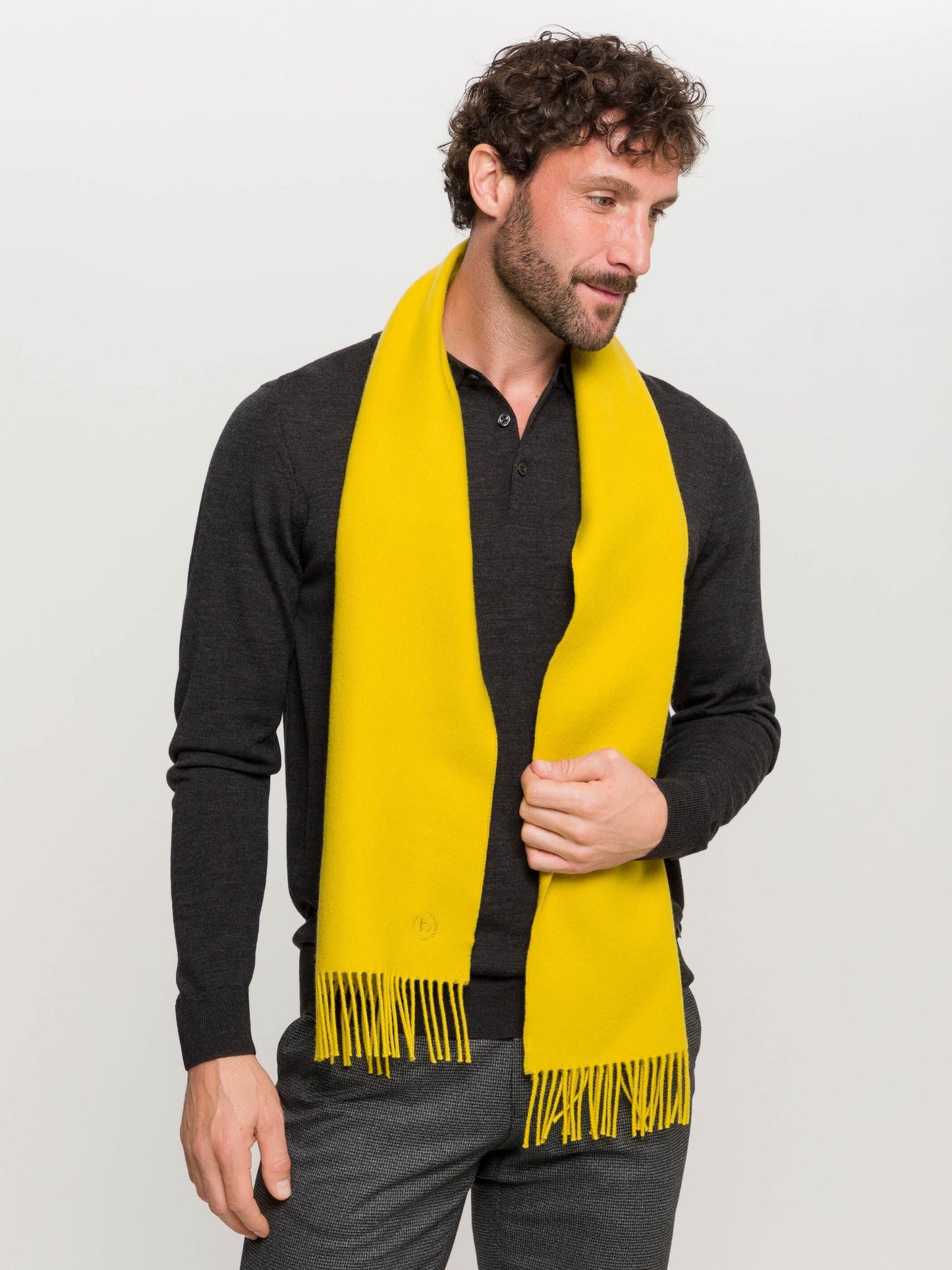 Einfarbiger Schal mit gesticktem bugatti-Logo aus reiner Wolle