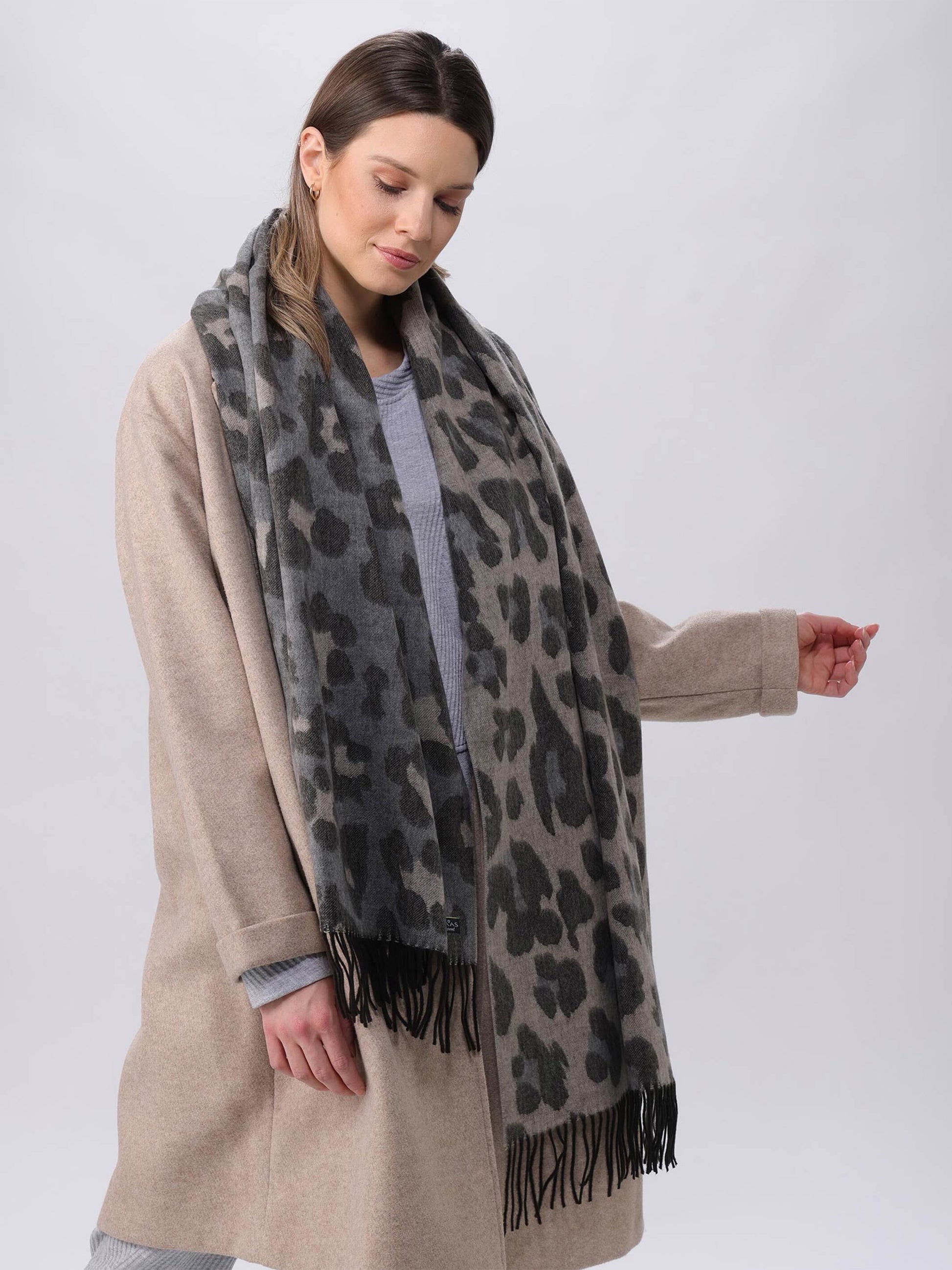 Zweifarbiger Cashmink-Schal mit Leo-Design